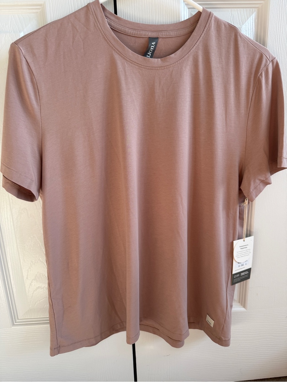 Vuori Women’s Feather Tee ( Size XS) - NEW